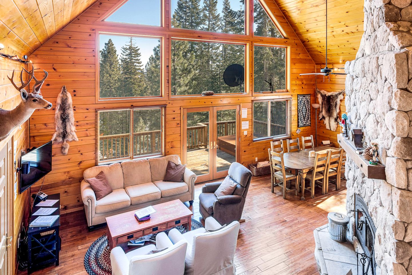 Luxurious Bear Valley Cabin in the Pines with Hot Tub, Perfect for a Family Friendly Vacation
