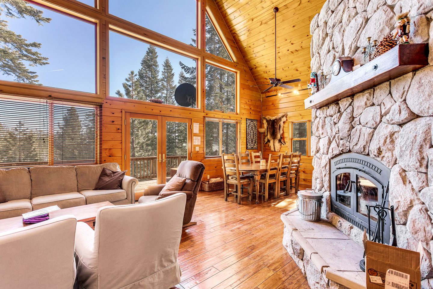 Luxurious Bear Valley Cabin in the Pines with Hot Tub, Perfect for a Family Friendly Vacation