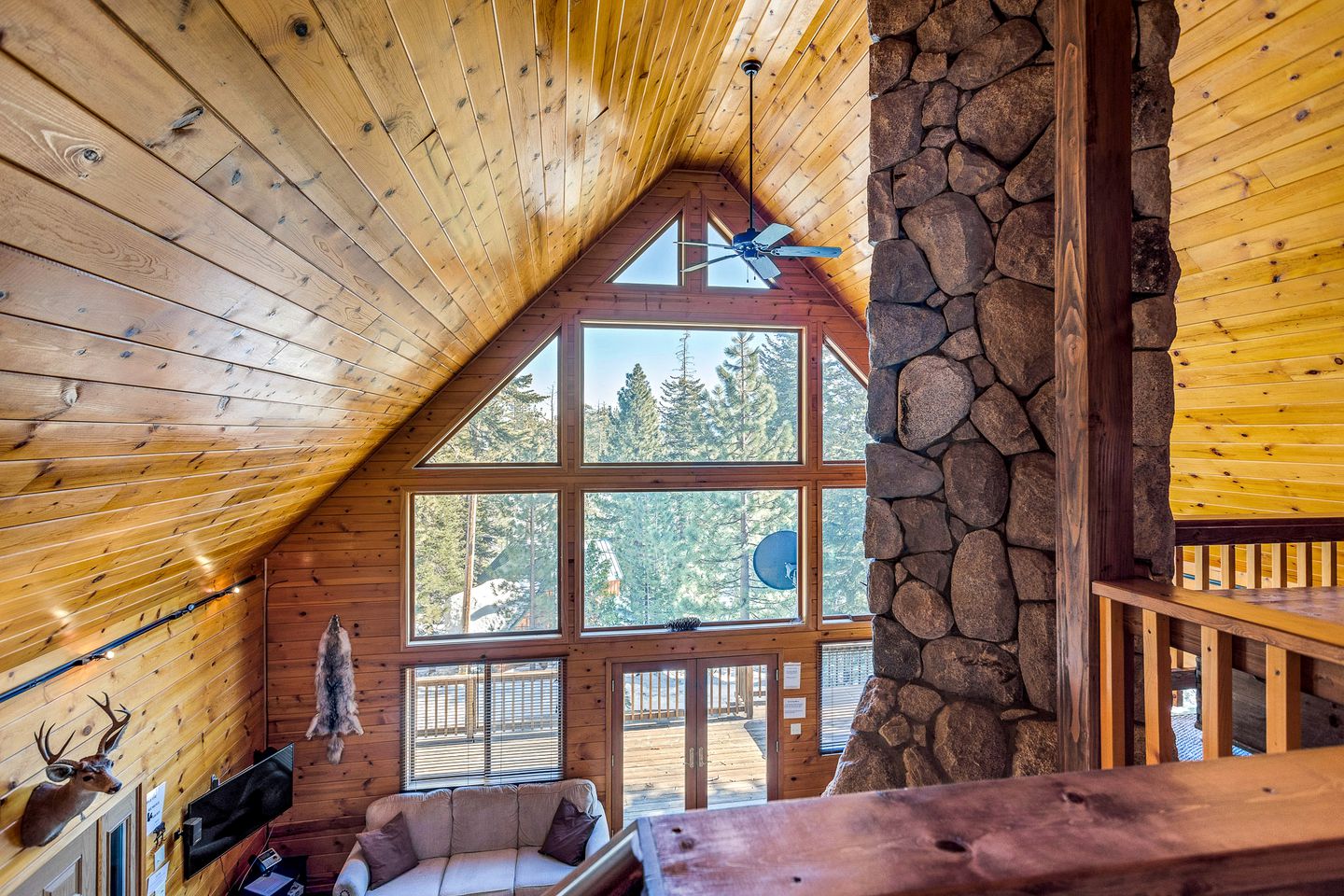 Luxurious Bear Valley Cabin in the Pines with Hot Tub, Perfect for a Family Friendly Vacation