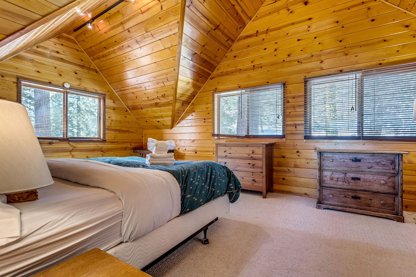 Luxurious Bear Valley Cabin in the Pines with Hot Tub, Perfect for a Family Friendly Vacation