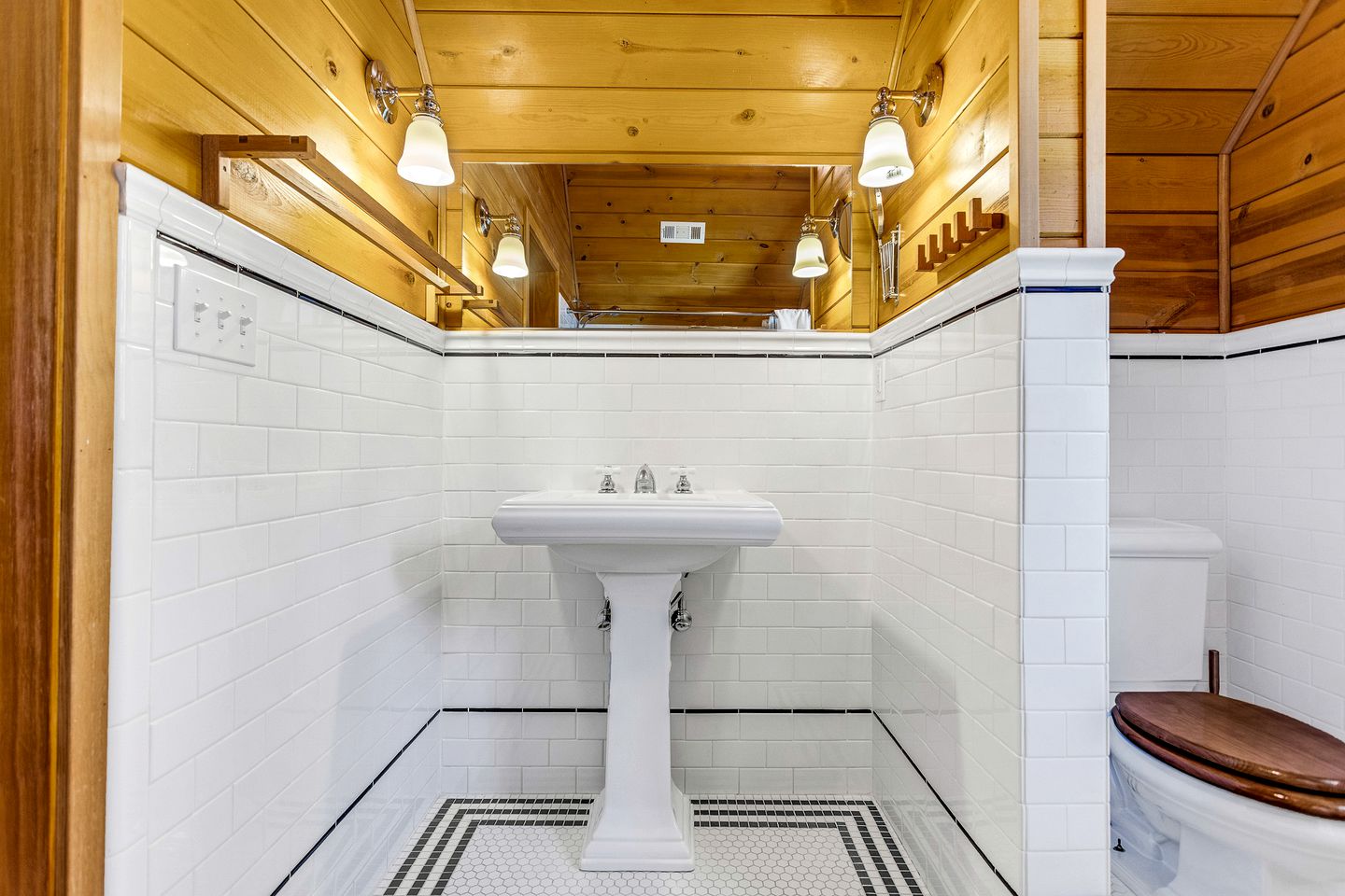 Luxurious Bear Valley Cabin in the Pines with Hot Tub, Perfect for a Family Friendly Vacation