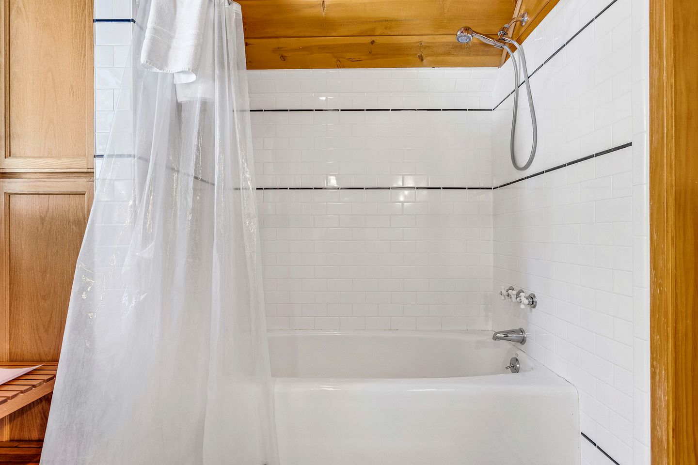 Luxurious Bear Valley Cabin in the Pines with Hot Tub, Perfect for a Family Friendly Vacation