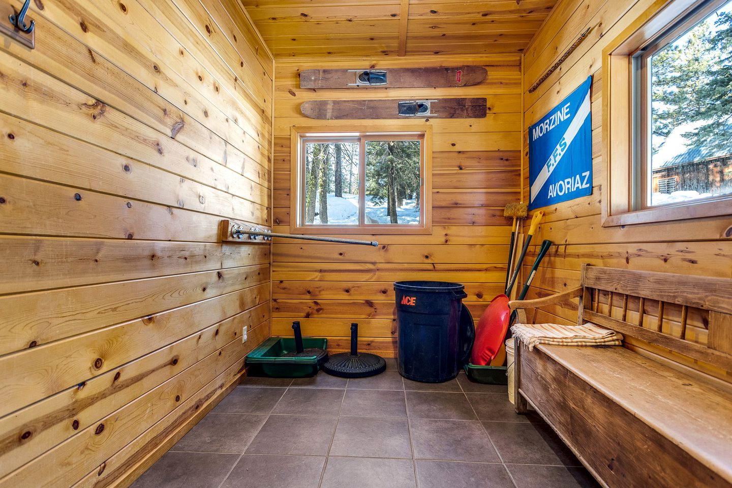Luxurious Bear Valley Cabin in the Pines with Hot Tub, Perfect for a Family Friendly Vacation