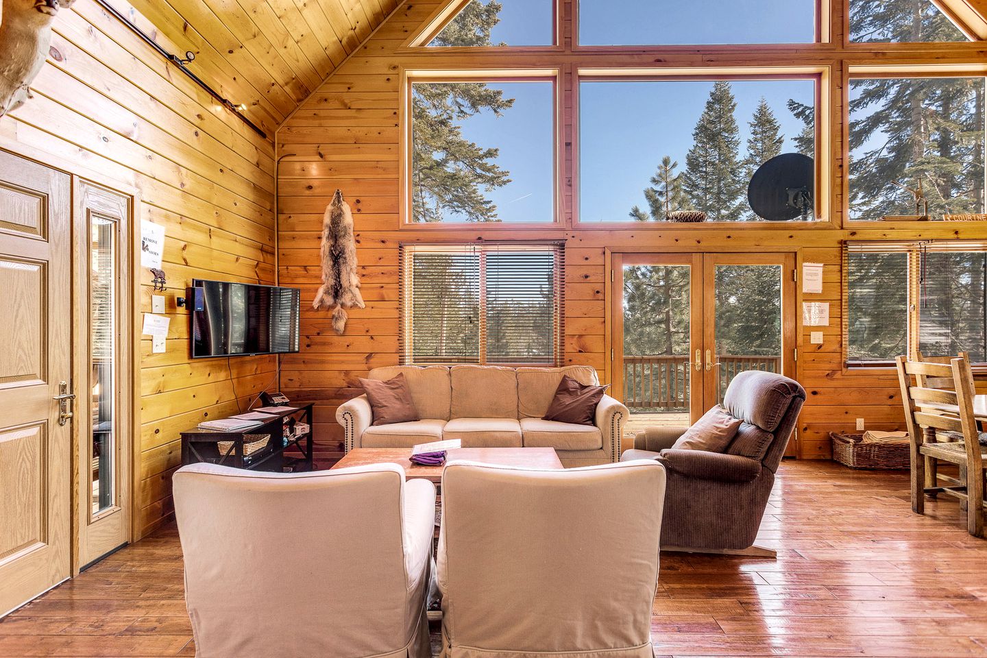 Luxurious Bear Valley Cabin in the Pines with Hot Tub, Perfect for a Family Friendly Vacation