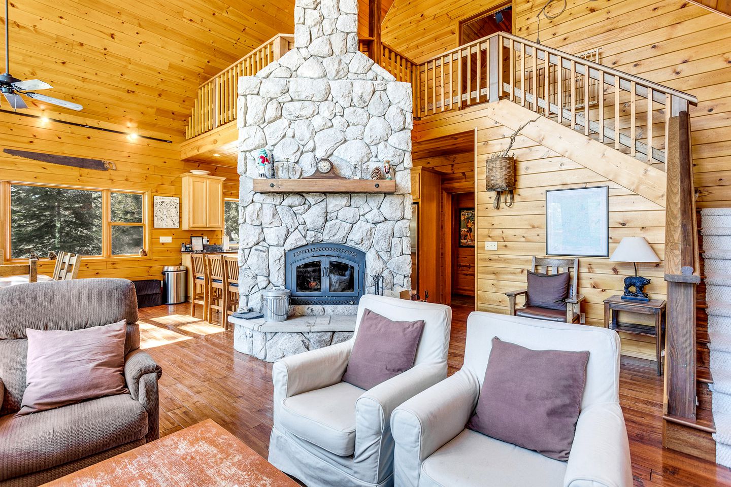 Luxurious Bear Valley Cabin in the Pines with Hot Tub, Perfect for a Family Friendly Vacation