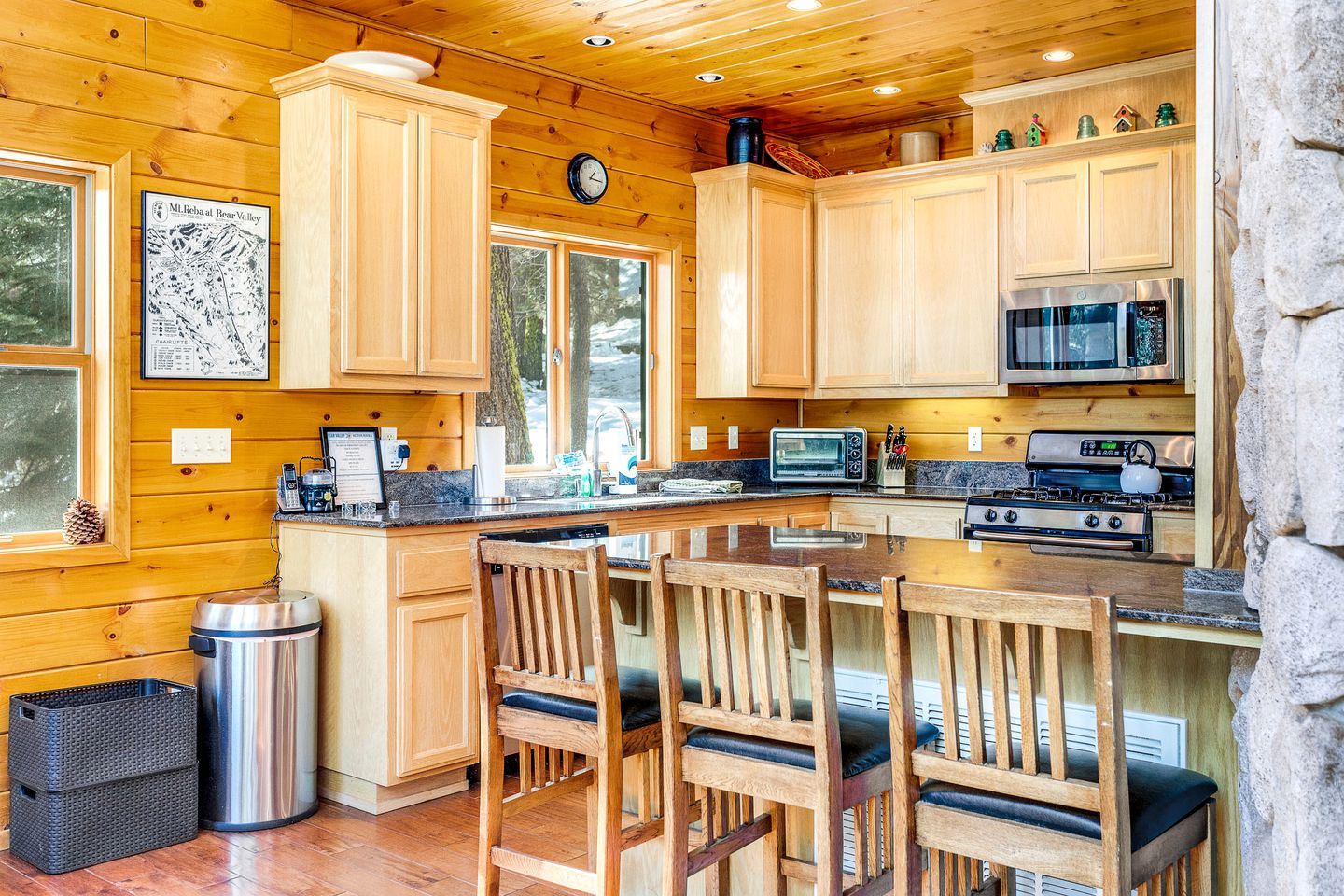 Luxurious Bear Valley Cabin in the Pines with Hot Tub, Perfect for a Family Friendly Vacation