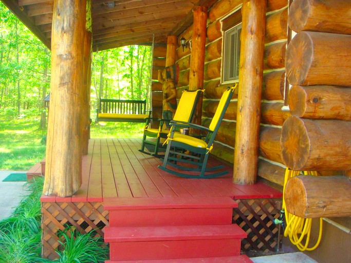 Cabins (Brethren, Michigan, United States)