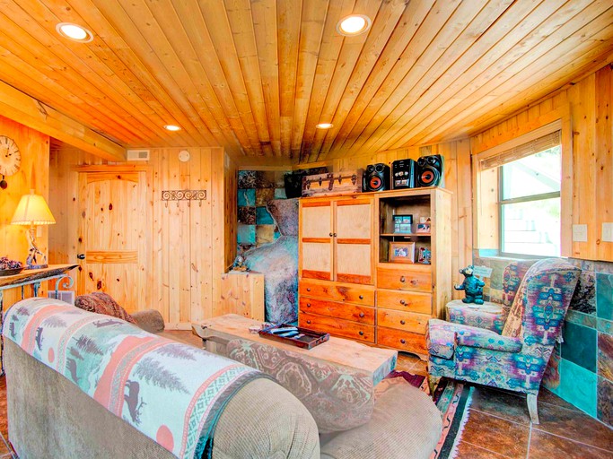 Cabins (Evergreen, Colorado, United States)