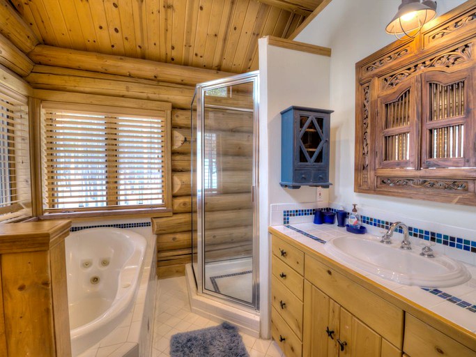 Cabins (Breckenridge, Colorado, United States)