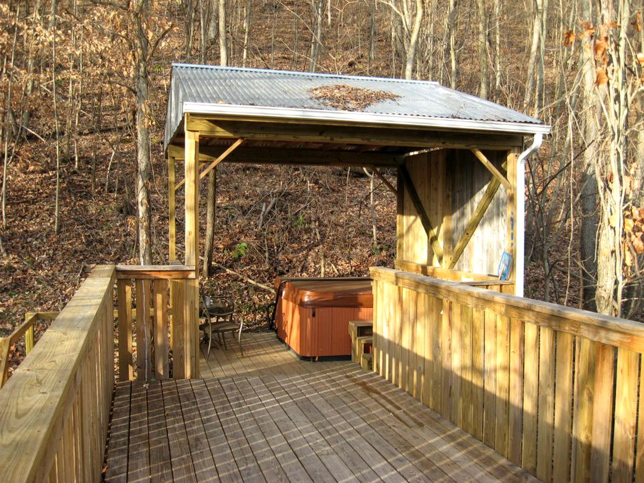 Spacious Cabin with a Hot Tub in the Woodlands near Byer, Ohio