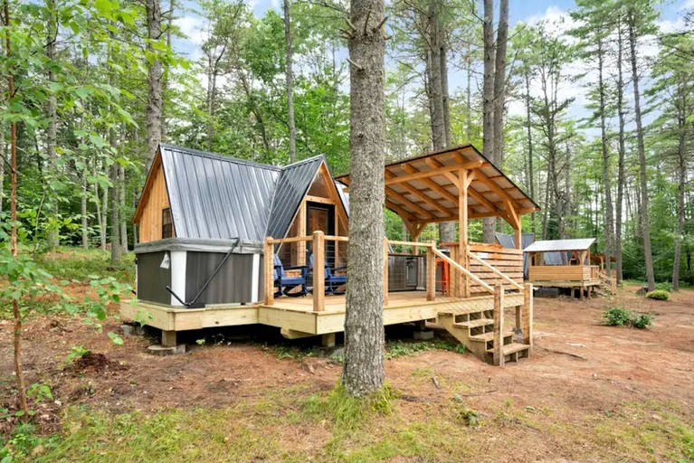 Cute A-Frame Retreat with Inviting Hot Tub in Oxford, Maine