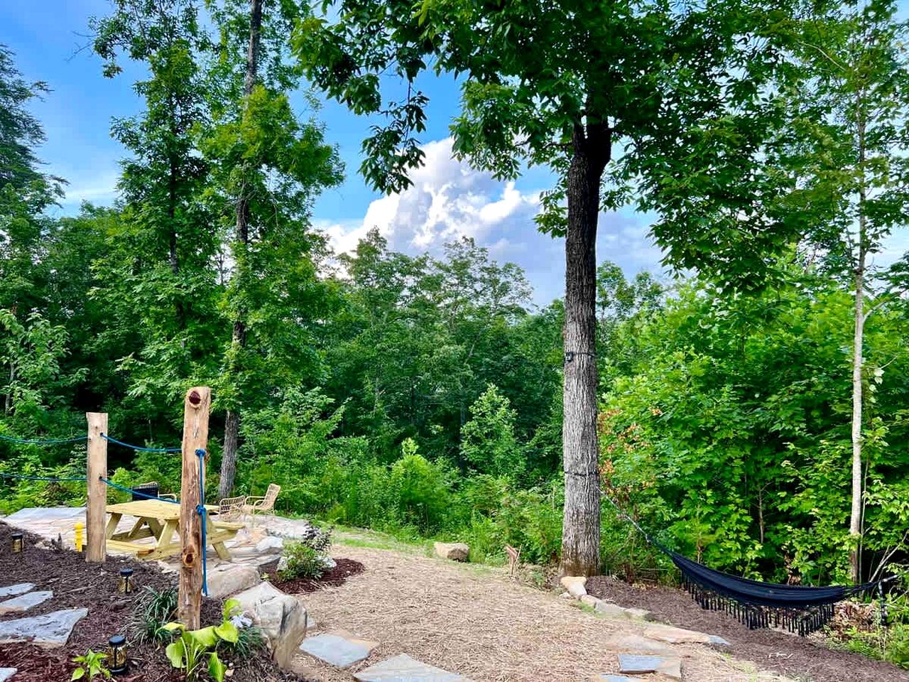 Cute Cabin near Chattanooga, for Wonderful Family Glamping in Tennessee