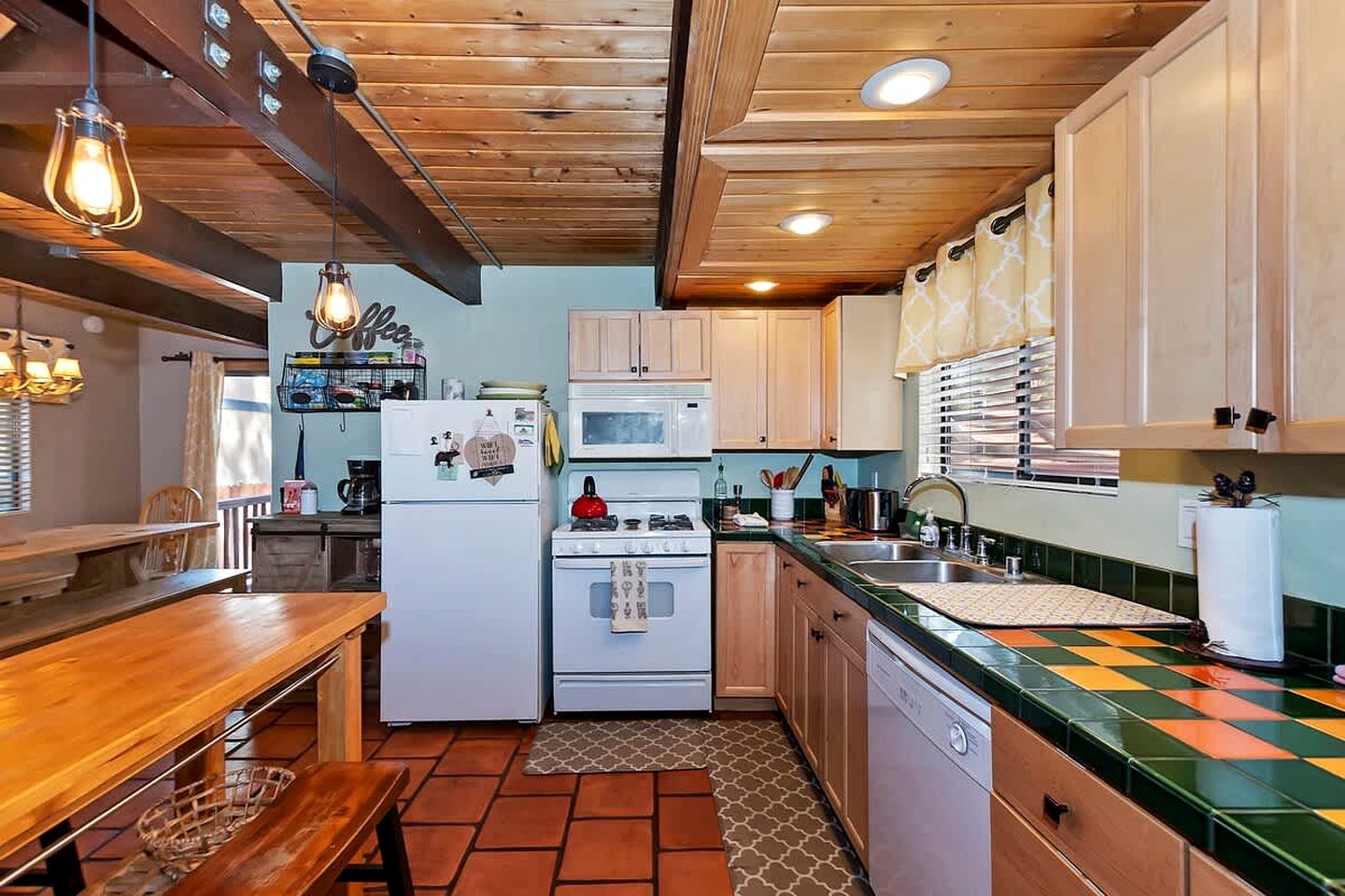 Cute Cabin with Fireplace and Private Patio in Big Bear Lake, California