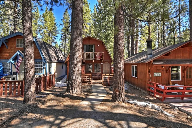 Cabins (United States of America, Big Bear Lake, California)
