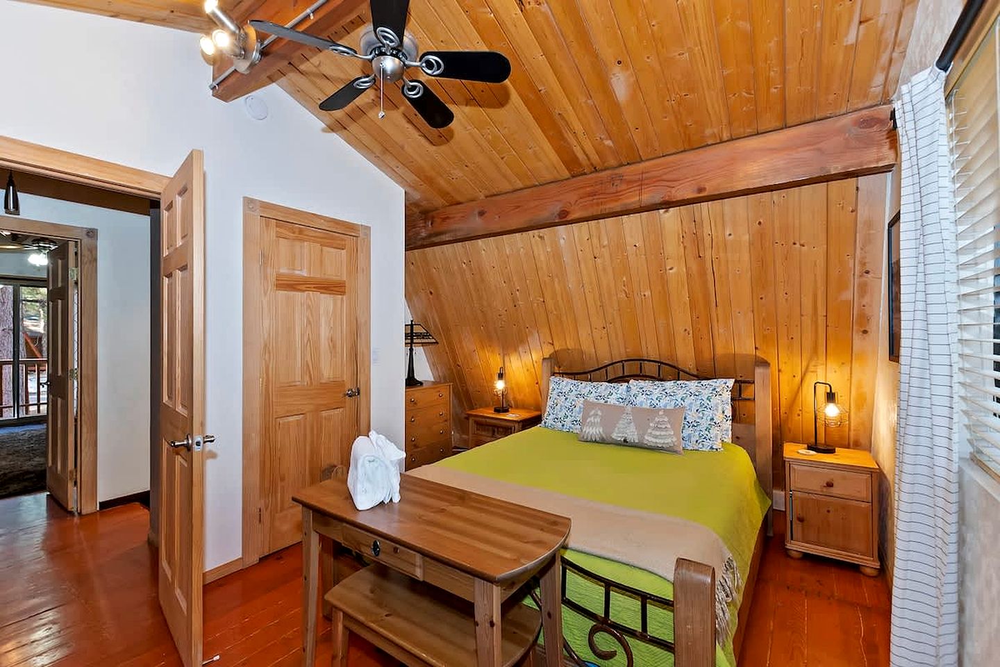 Cute Cabin with Fireplace and Private Patio in Big Bear Lake, California