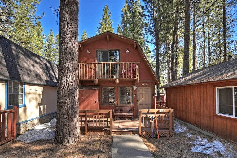 Cabins (United States of America, Big Bear Lake, California)