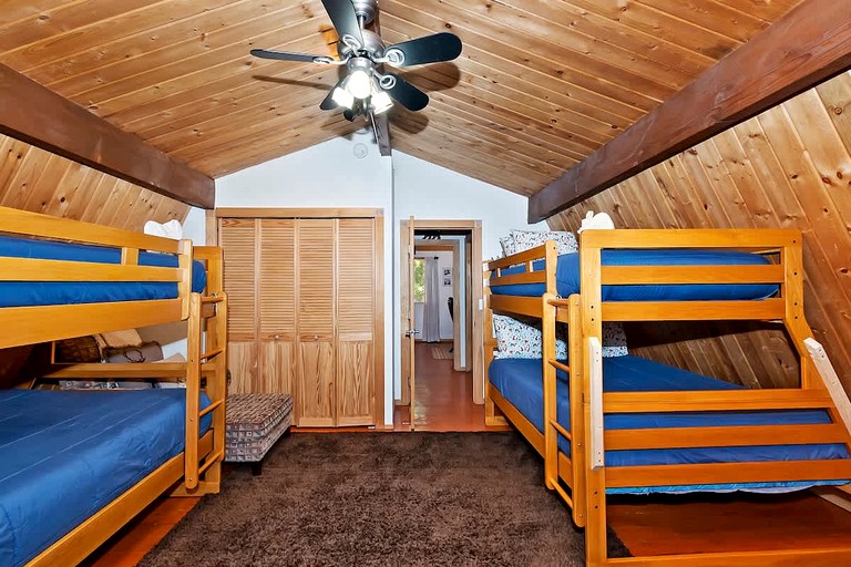 Cabins (United States of America, Big Bear Lake, California)