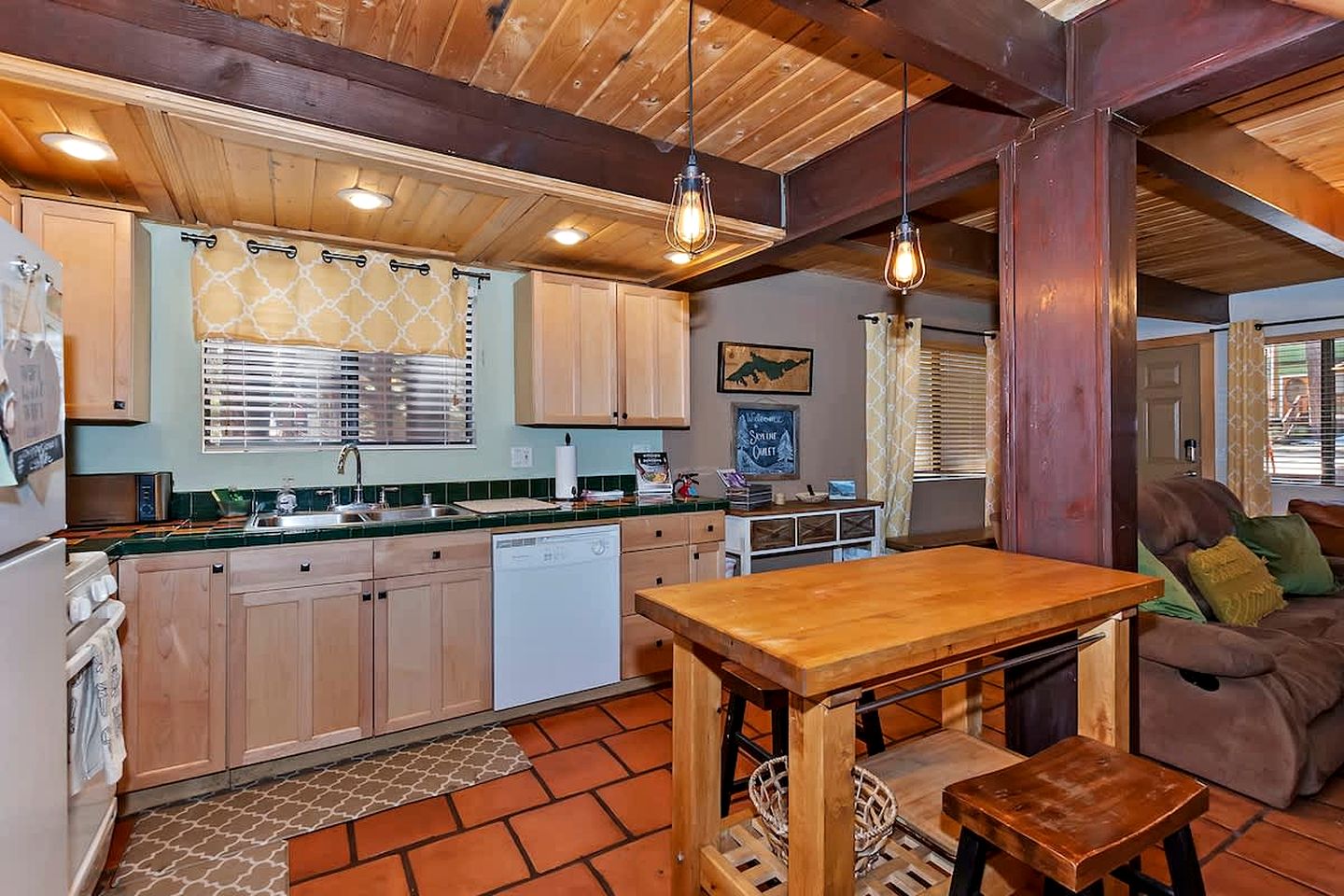 Cute Cabin with Fireplace and Private Patio in Big Bear Lake, California