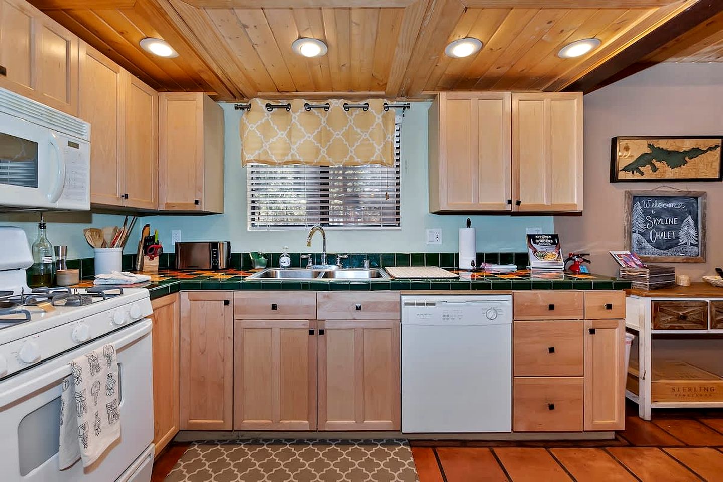 Cute Cabin with Fireplace and Private Patio in Big Bear Lake, California