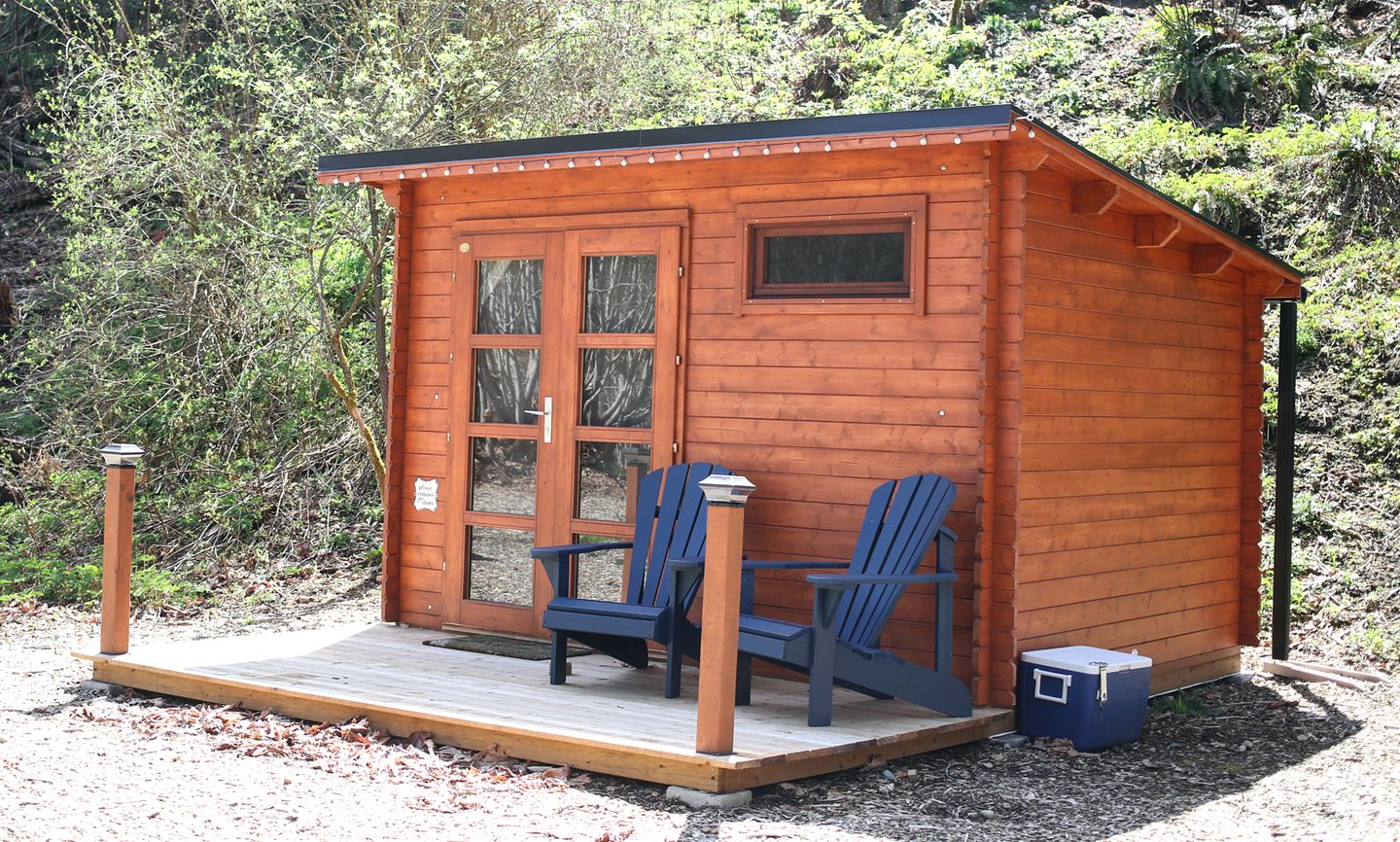 Cute Cabin for Glamping Escapes in Duncan, British Columbia
