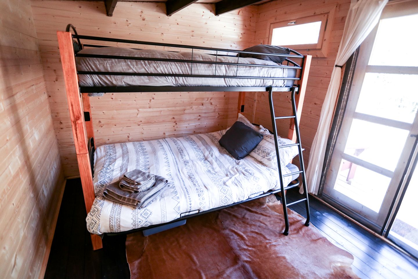 Cute Cabin for Glamping Escapes in Duncan, British Columbia