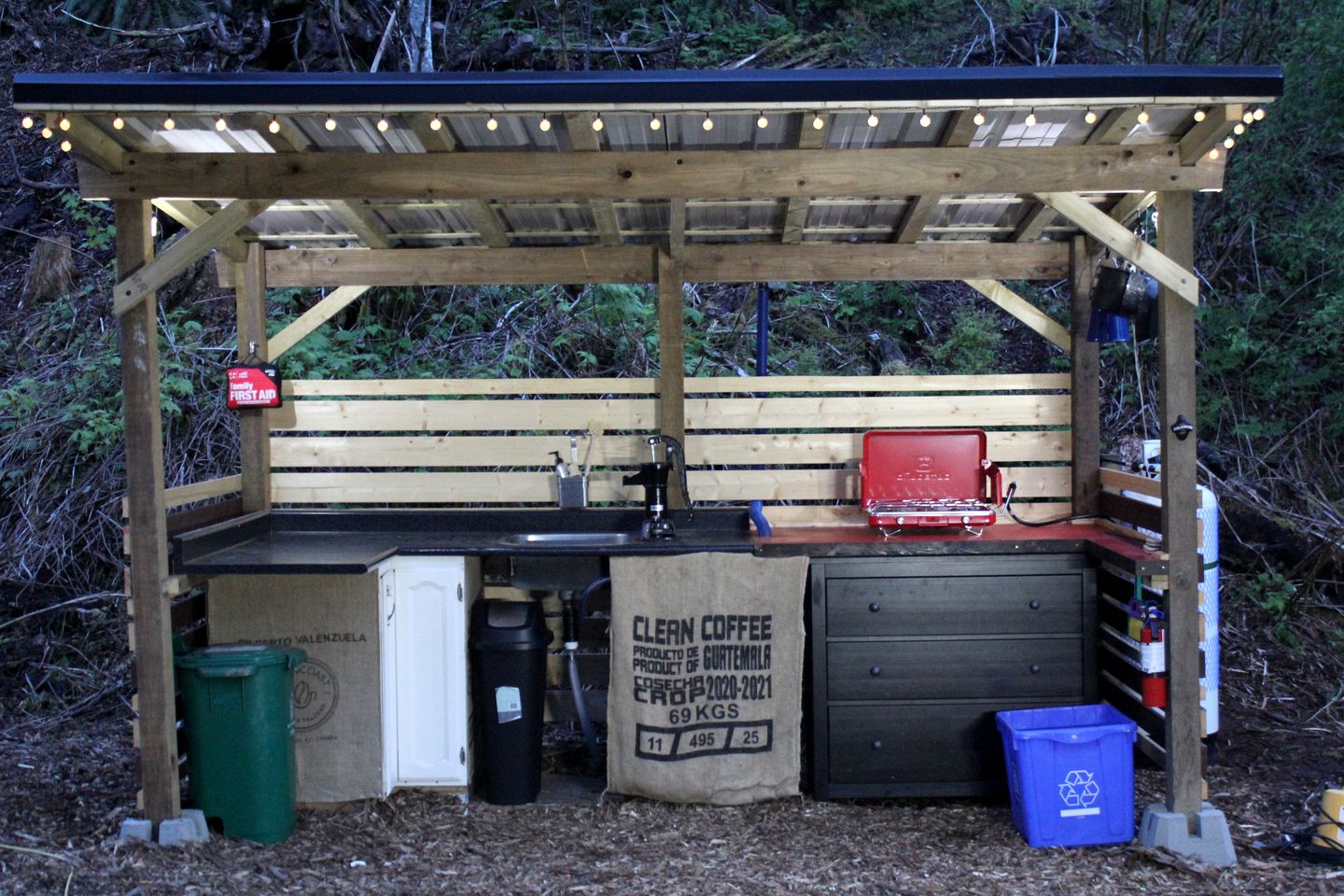 Cute Cabin for Glamping Escapes in Duncan, British Columbia