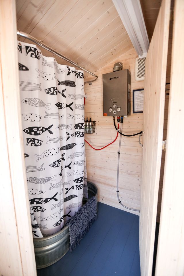 Cute Cabin for Glamping Escapes in Duncan, British Columbia