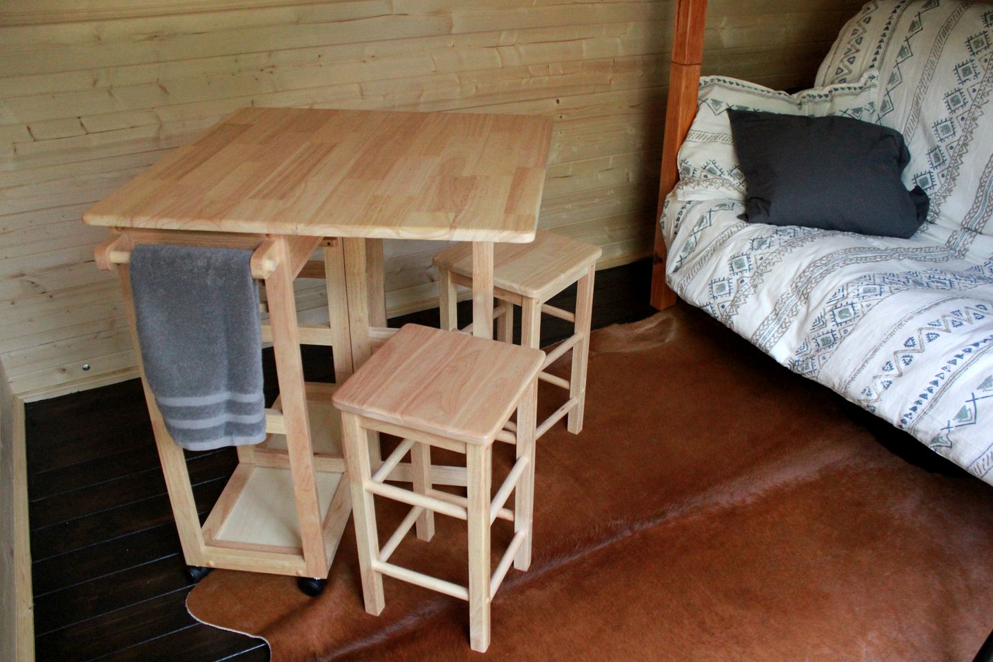 Cute Cabin for Glamping Escapes in Duncan, British Columbia