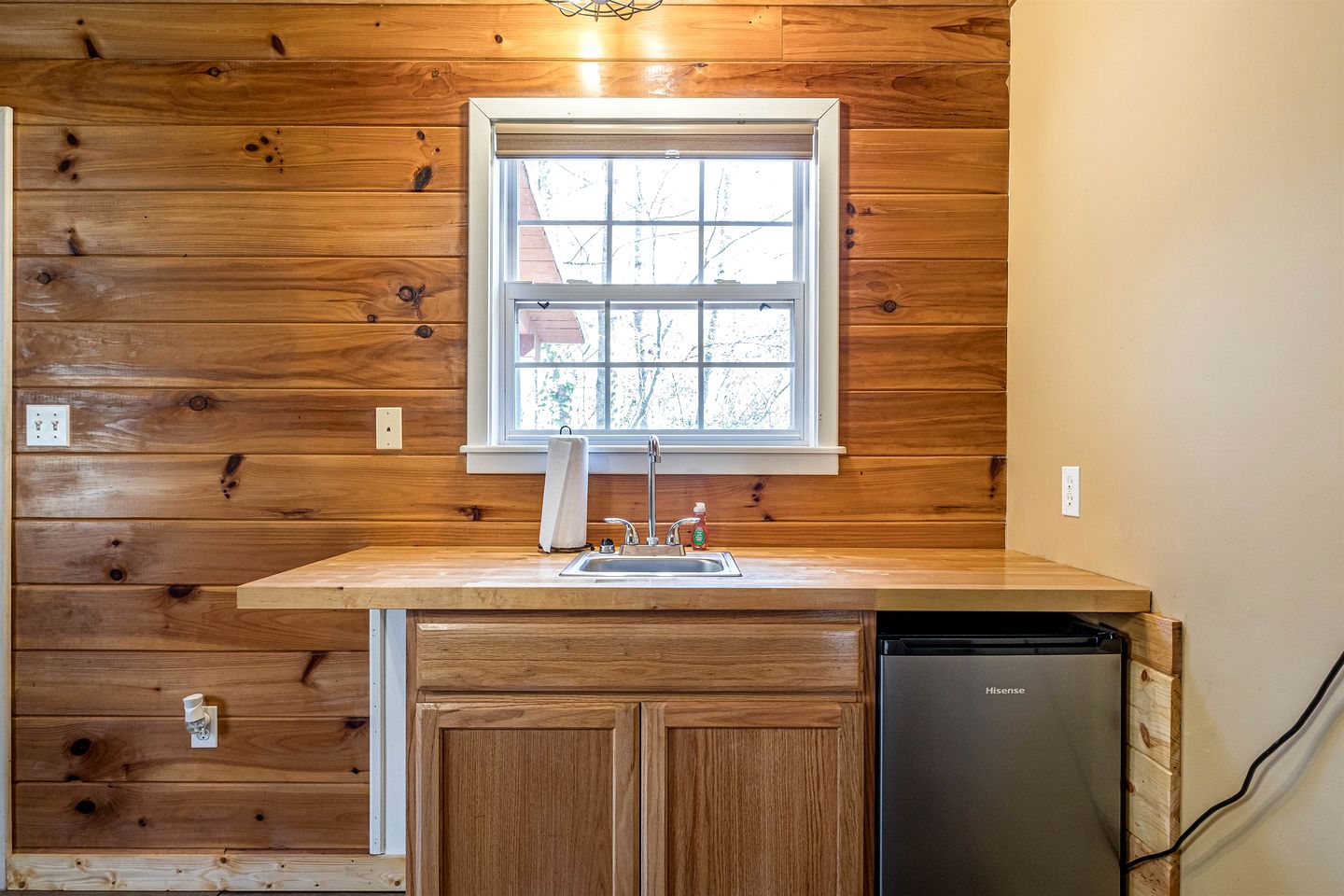 Cute Cabin with Pool Table and Hiking Trails in Cleveland, Georgia