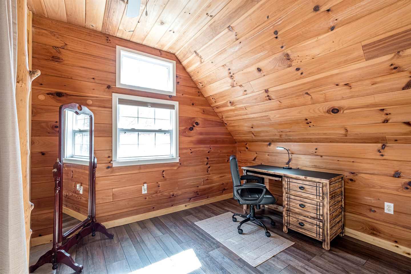 Cute Cabin with Pool Table and Hiking Trails in Cleveland, Georgia
