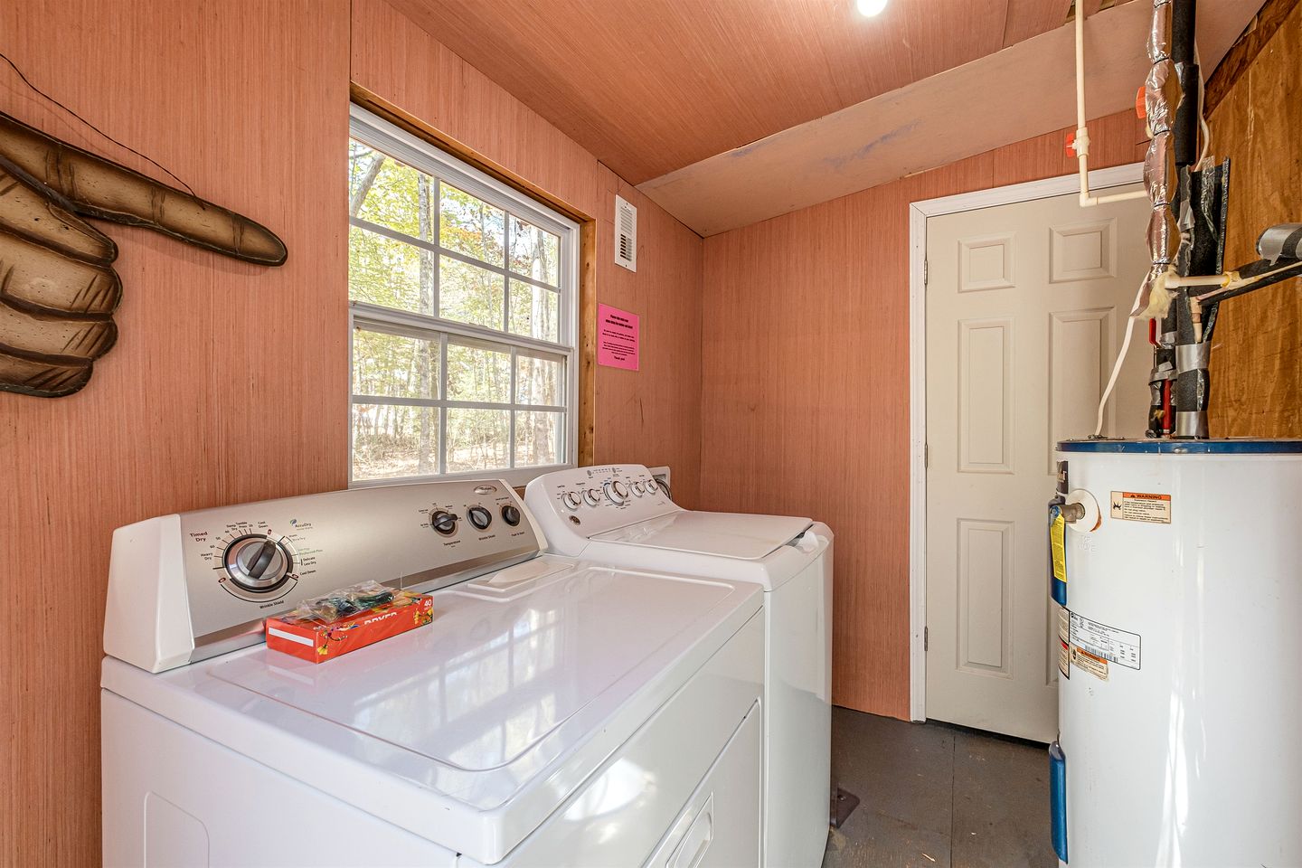 Cute Cabin with Pool Table and Hiking Trails in Cleveland, Georgia
