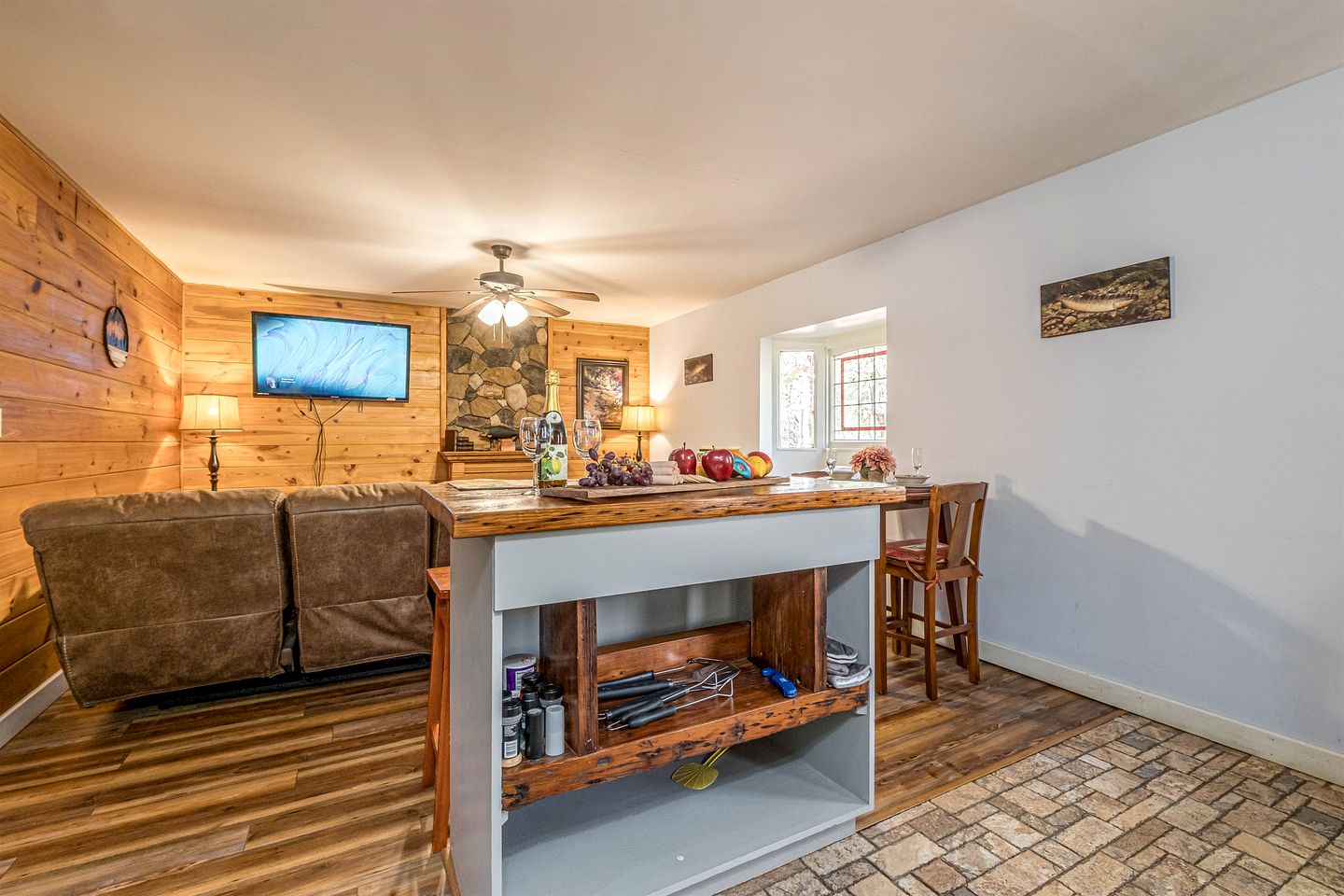 Cute Cabin with Pool Table and Hiking Trails in Cleveland, Georgia
