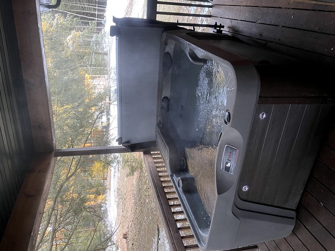 Cabins (United States of America, Clarington, Pennsylvania)