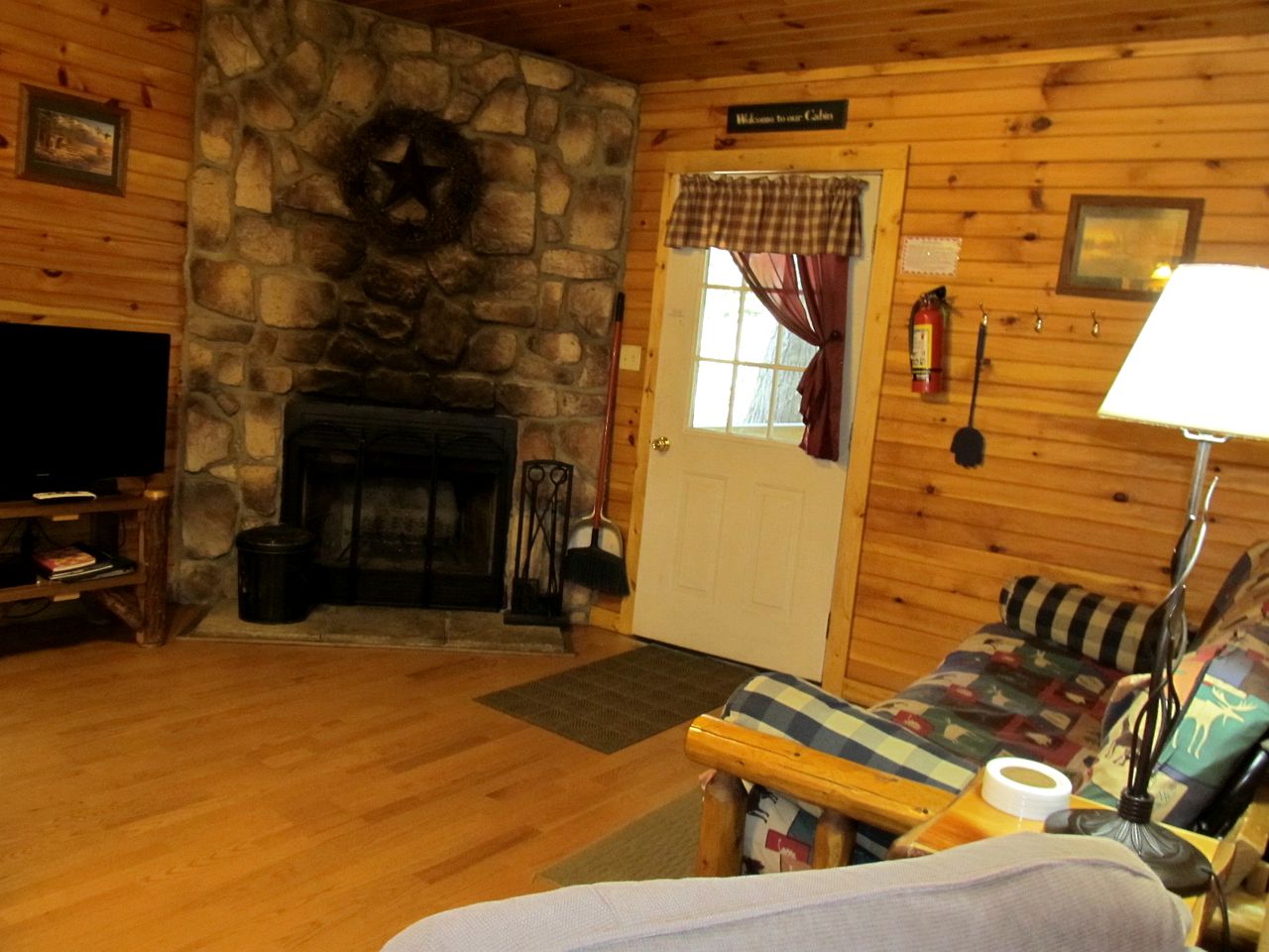 Cute Cabin with Private Hot Tub for Amazing Hiking Vacations near Cook Forest, PA