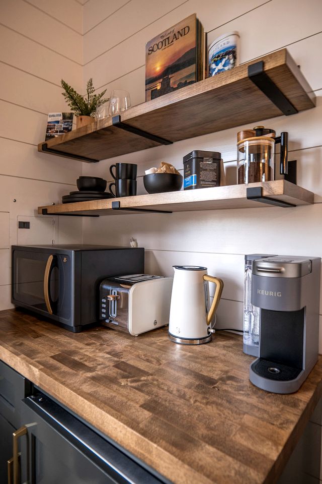 Cute Elevated Tiny House with Private Hot Tub for Romantic Escapes in Alabama
