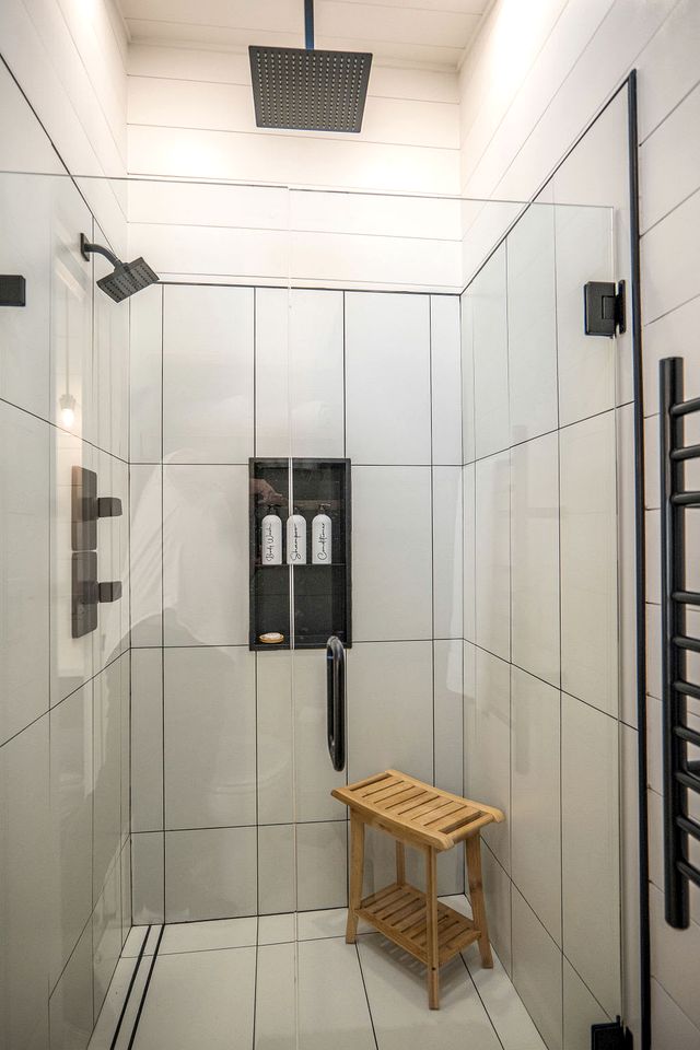 Cute Elevated Tiny House with Private Hot Tub for Romantic Escapes in Alabama