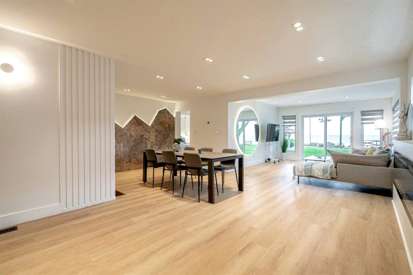 Cute Modern Style Beach Close Cottage in Leamington, Ontario