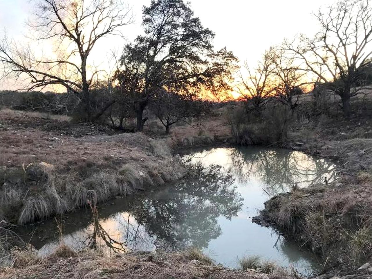 Rustic Off-the-Grid Cabin near Ample Outdoor Recreation in Harper, Texas
