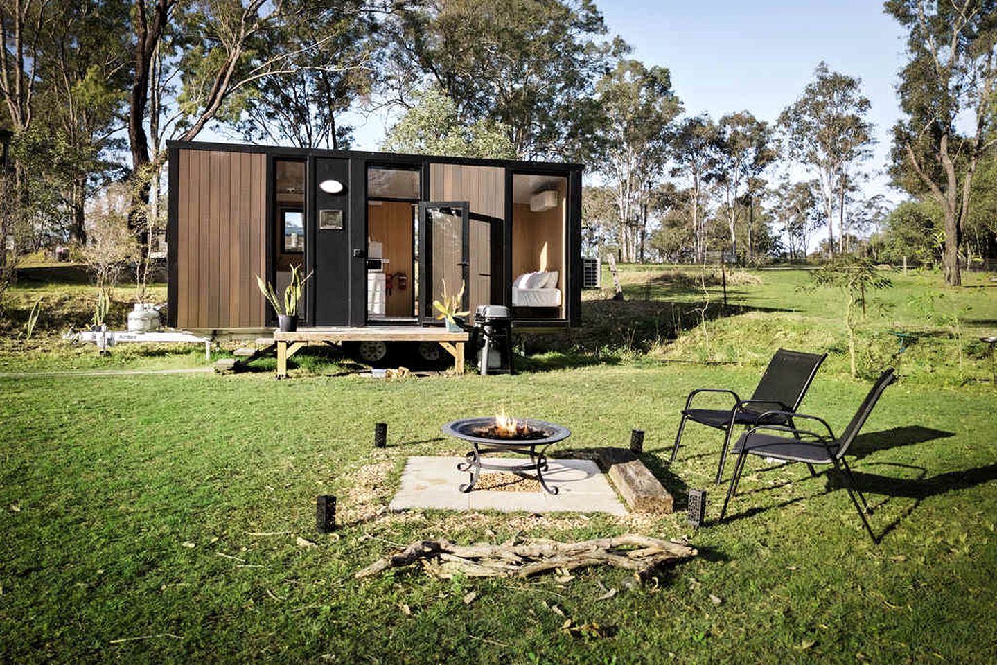 Cute Tiny House for a Delightful Relaxing Farm Stay Surrounded by Nature in Mundoolun, Queensland