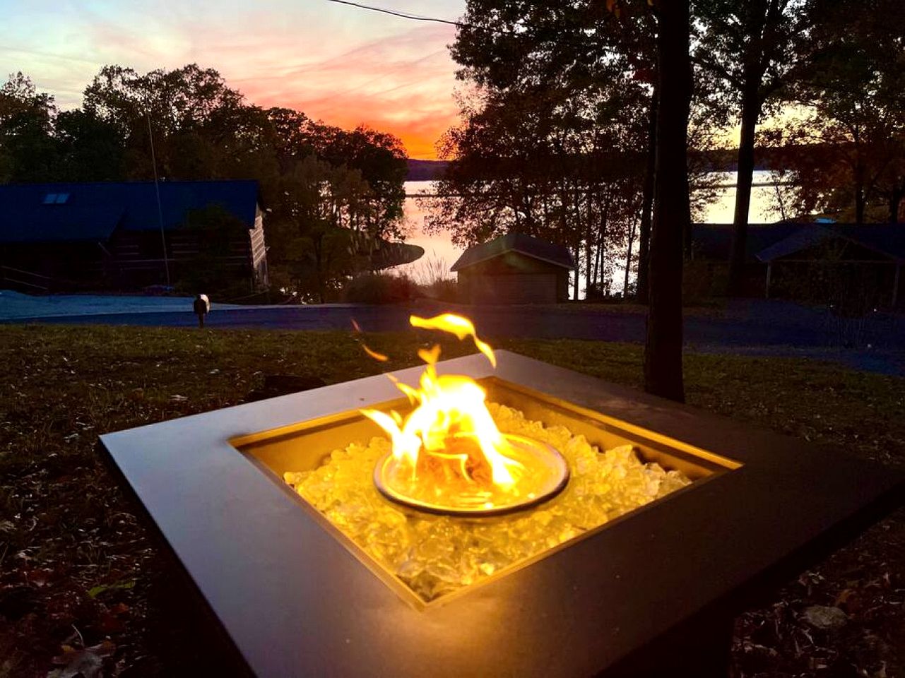 Charming Cottage with Fire Pit and Barbecue in Cadiz, Kentucky
