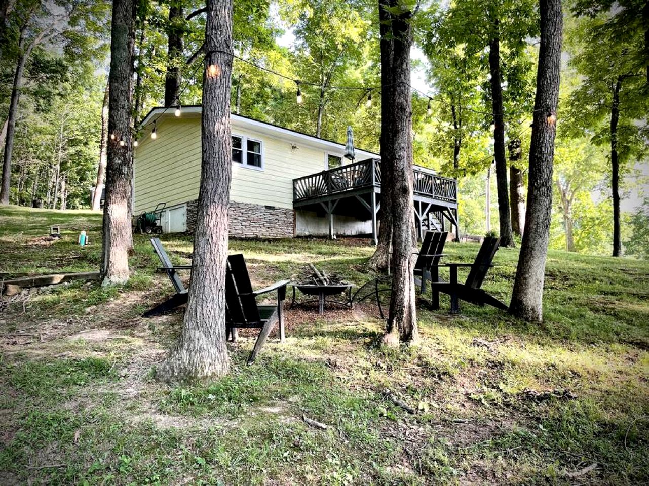 Charming Cottage with Fire Pit and Barbecue in Cadiz, Kentucky