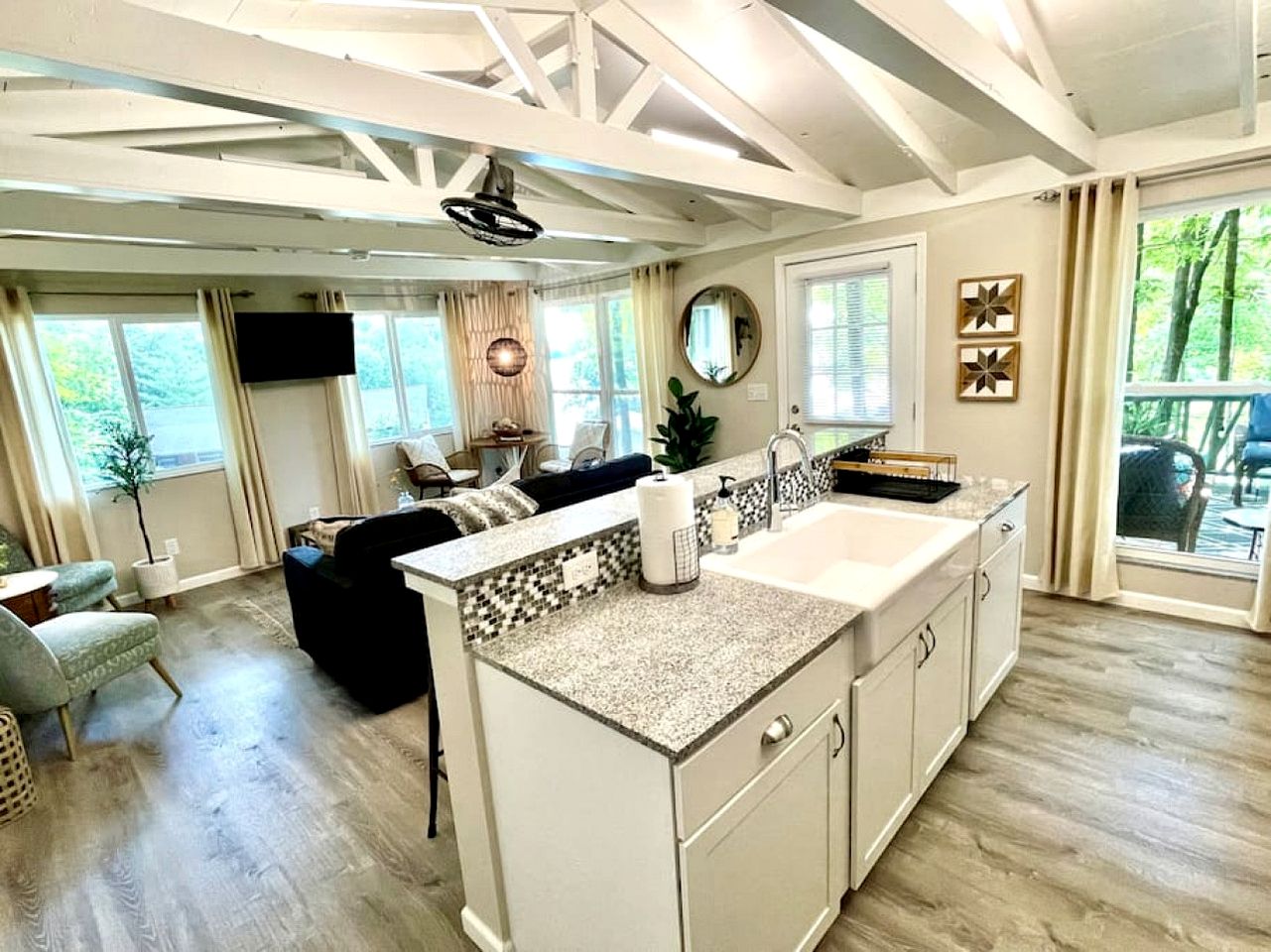 Charming Cottage with Fire Pit and Barbecue in Cadiz, Kentucky