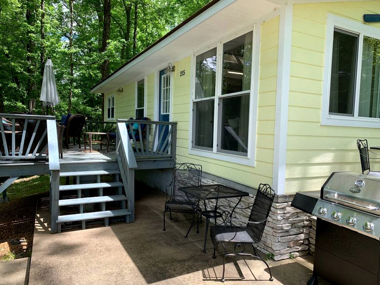 Charming Cottage with Fire Pit and Barbecue in Cadiz, Kentucky