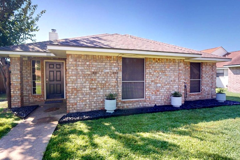 Cozy Updated Home Near Wolf Pen Creek Park – College Station, Texas