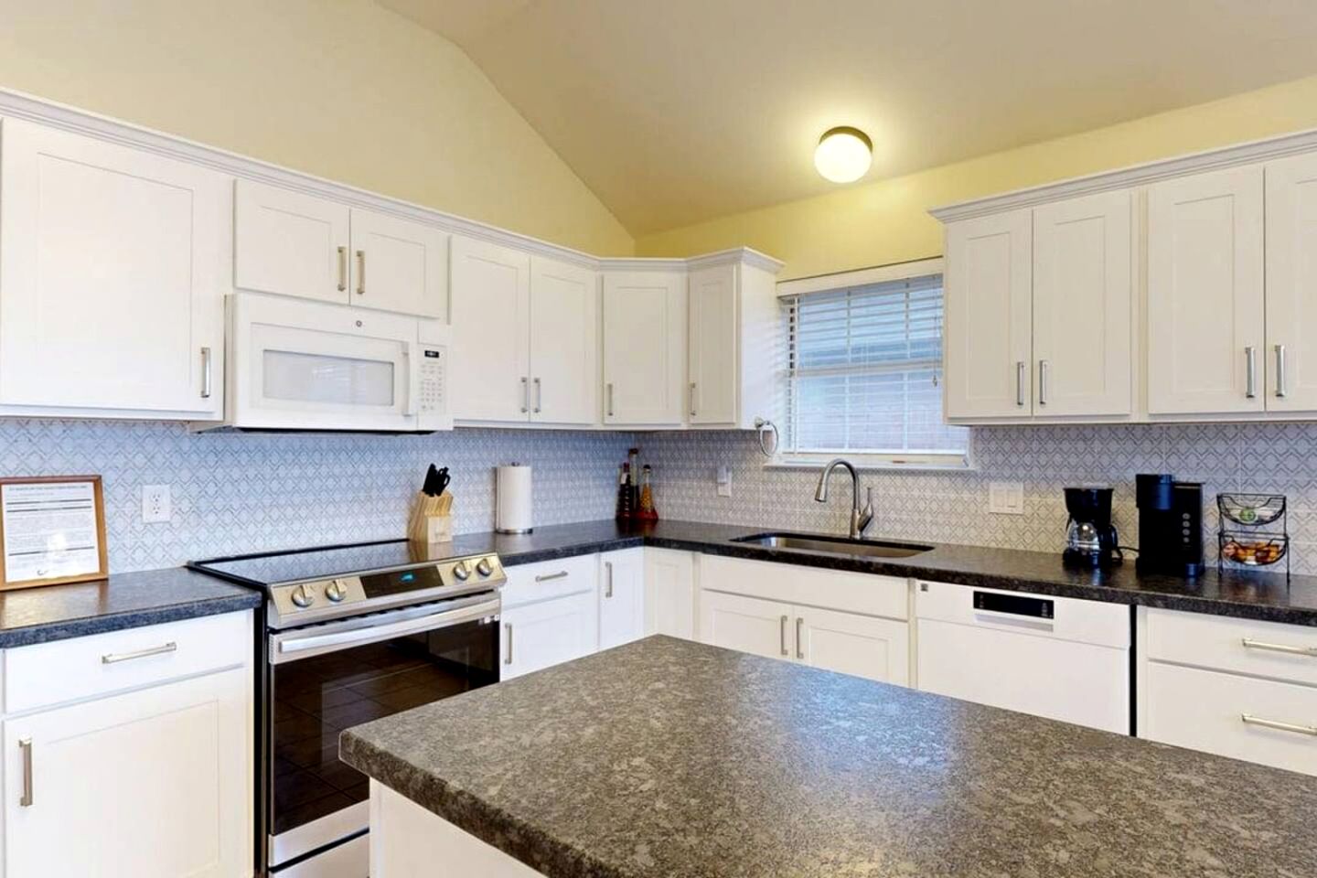 Cozy Updated Home Near Wolf Pen Creek Park – College Station, Texas