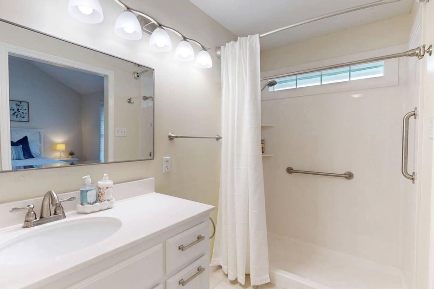 Cozy Updated Home Near Wolf Pen Creek Park – College Station, Texas