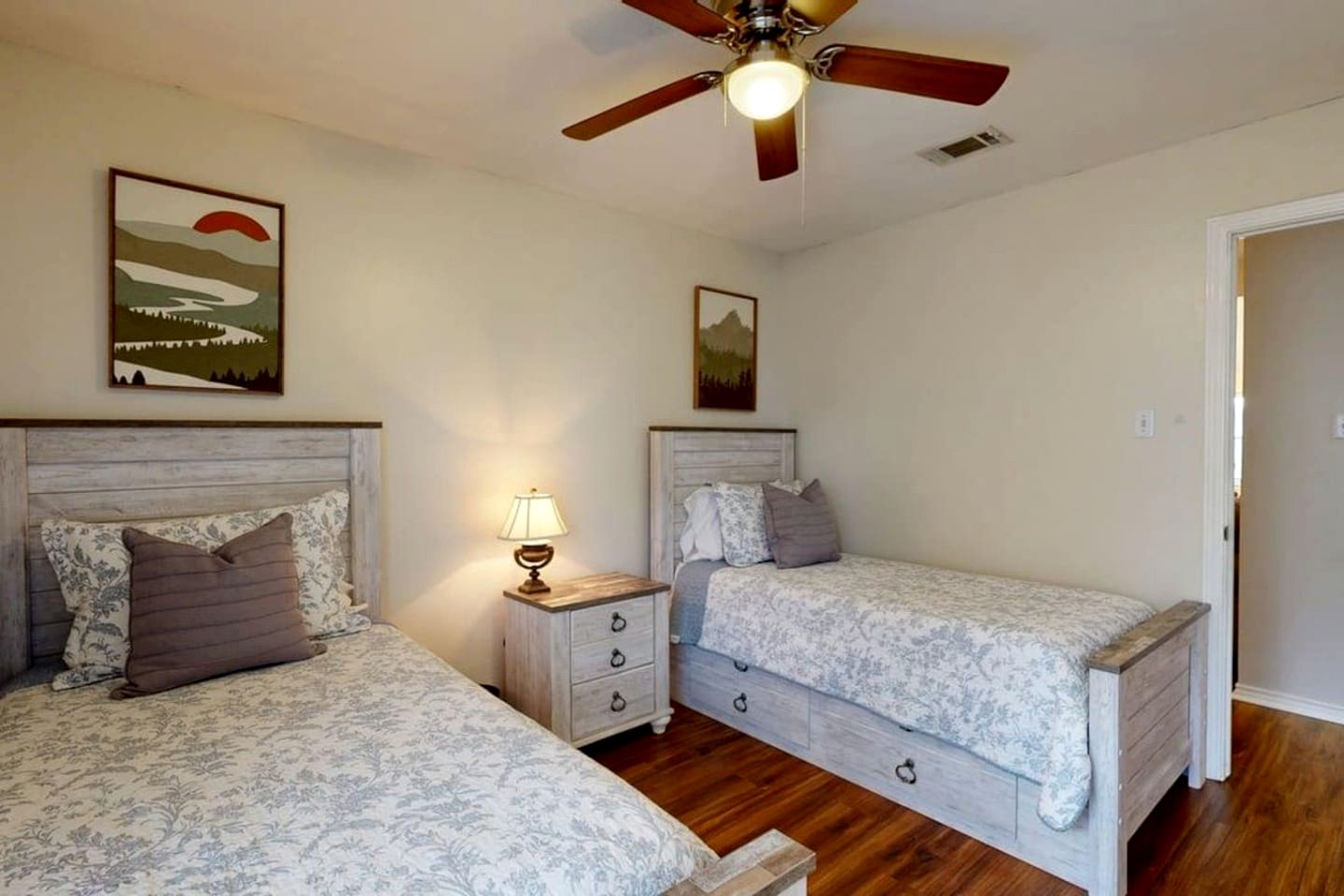 Cozy Updated Home Near Wolf Pen Creek Park – College Station, Texas