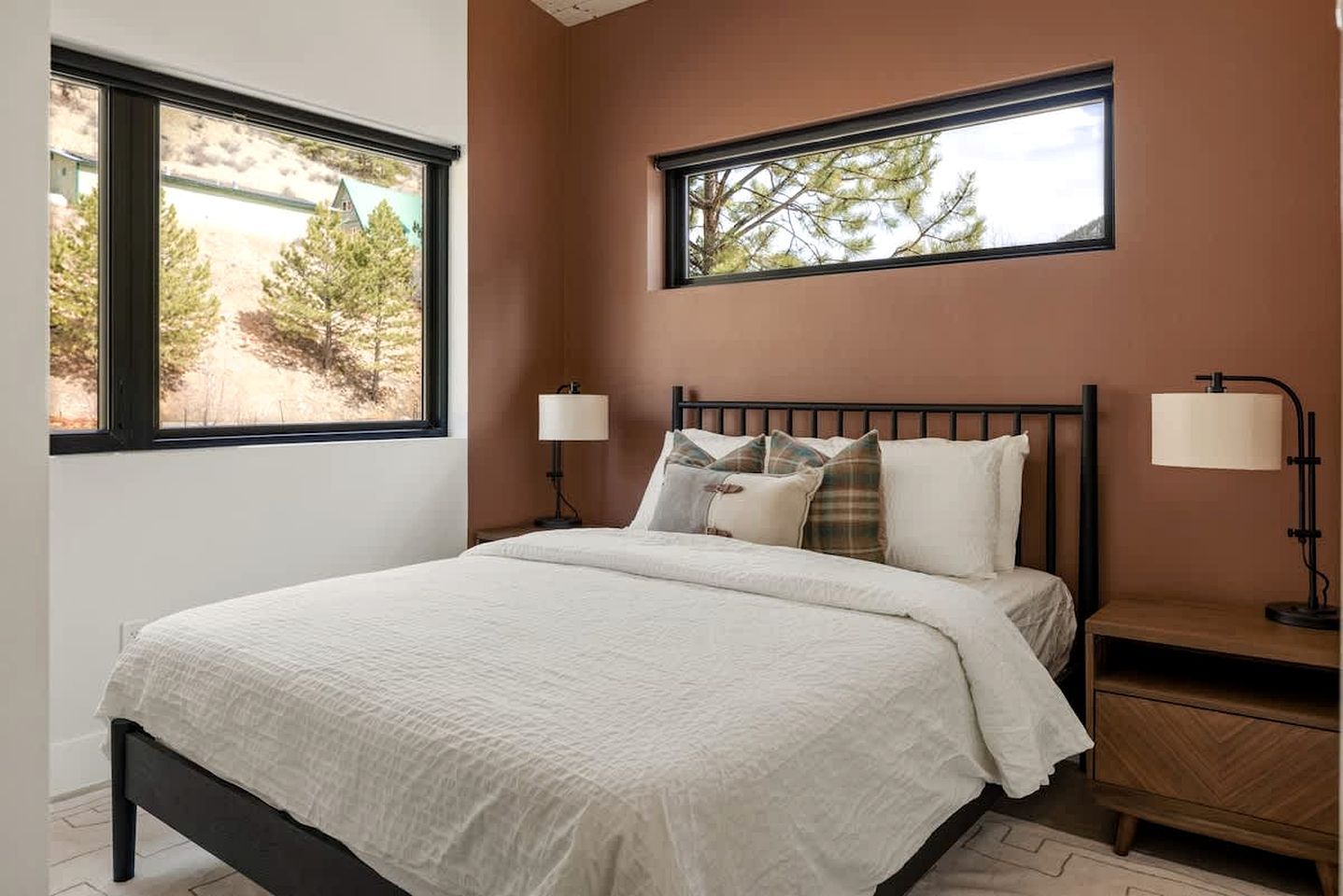 Cozy Modern Cabin with Hot Tub Nestled in the Trees for an Amazing Getaway in Nature in Grant, Colorado