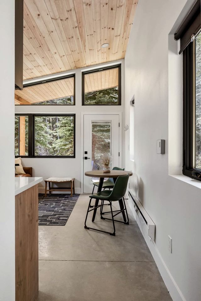 Cozy Modern Cabin with Hot Tub Nestled in the Trees for an Amazing Getaway in Nature in Grant, Colorado