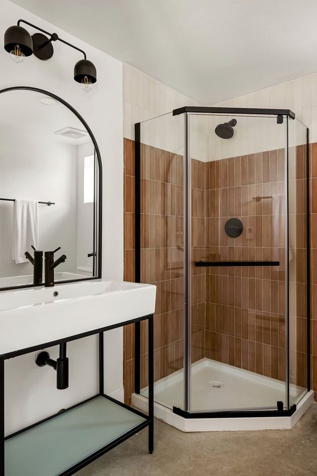 Cozy Modern Cabin with Hot Tub Nestled in the Trees for an Amazing Getaway in Nature in Grant, Colorado